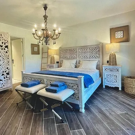 Cozy Aegean Escape ボズカーダ